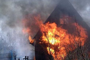 Бердянские пожарные не дали сгореть частному дому