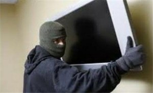 В Бердянске разбойники покусились на телевизор