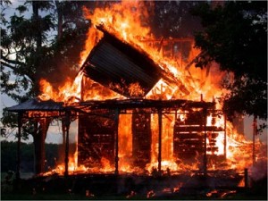 В Приморском районе пенсионер едва не сгорел вместе с летней кухней